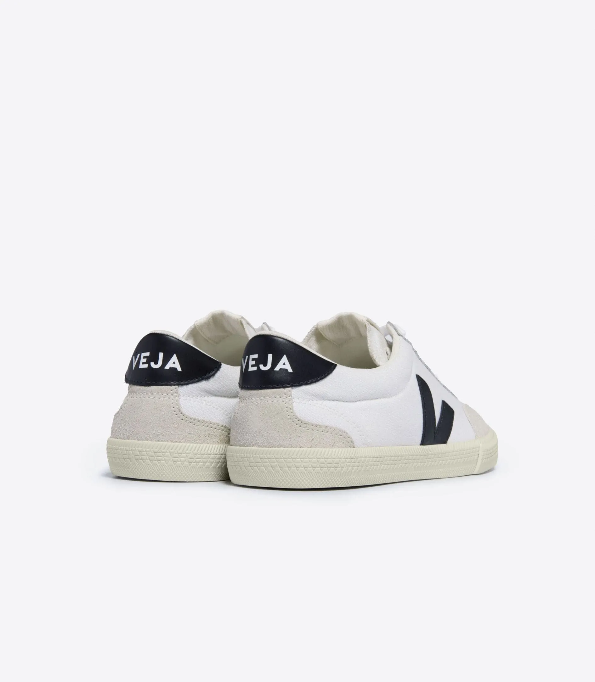 Veja | Volley Canvas - White w/ Black